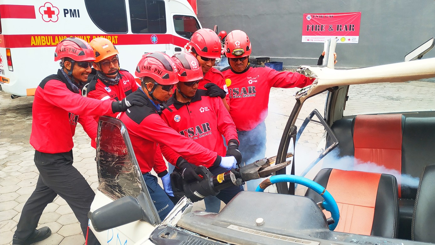 first aid accident kecelakaan diklat PMI PMR KSR relawan paniai korps Red Cross Indonesia website