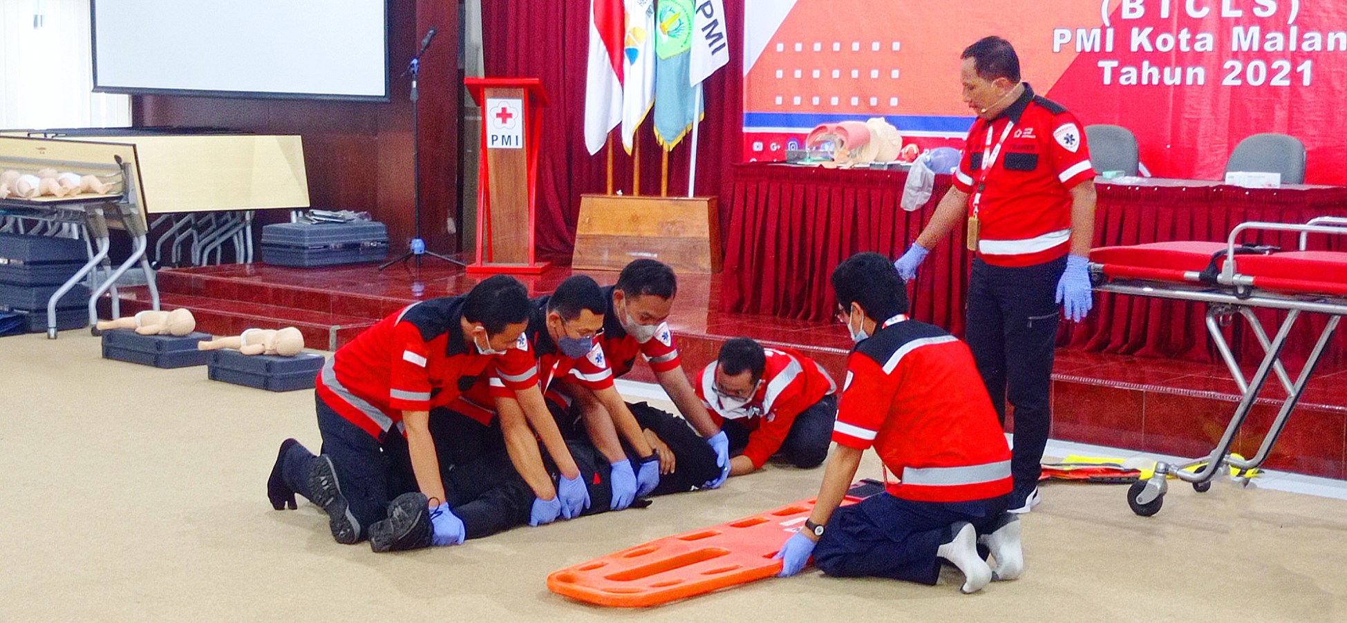 first aid diklat PMI PMR KSR relawan paniai korps Red Cross Indonesia website