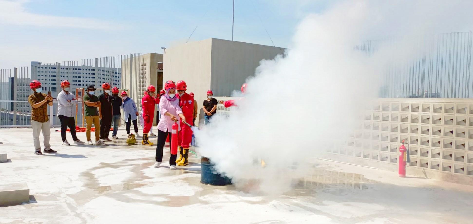 first aid fire training pelatihan kebakaran diklat PMI PMR KSR relawan paniai korps Red Cross Indonesia website